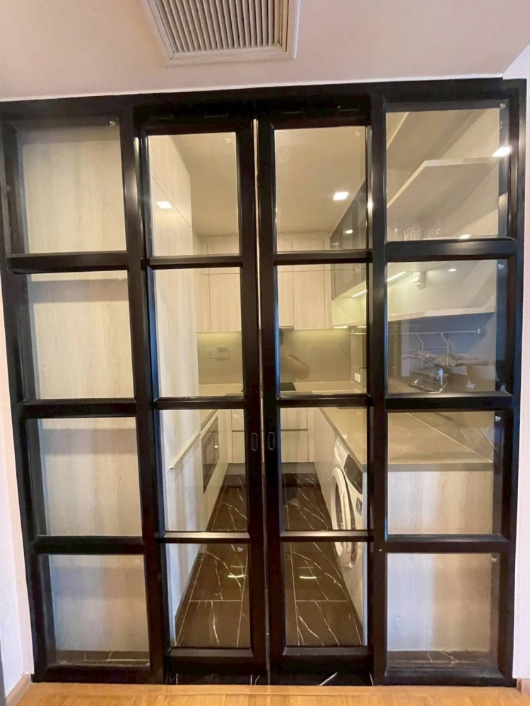 Selling MIELER Sukhumvit 40, fully furnished unit. Spacious and comfortable, perfect for families. Book now!