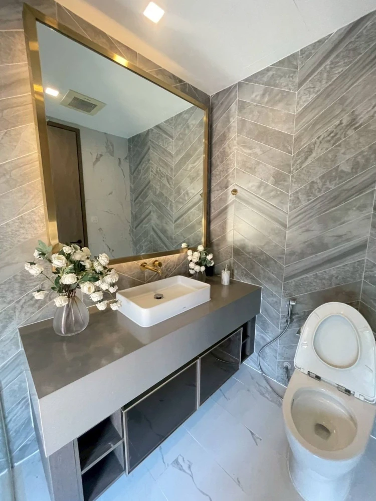 Selling MIELER Sukhumvit 40, fully furnished unit. Spacious and comfortable, perfect for families. Book now!