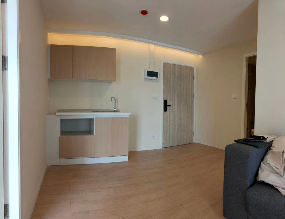 For sale: Modern condo at The Forest Rama 2-Eakchai, 4th floor. Unfurnished unit—a great place to live. Book now!