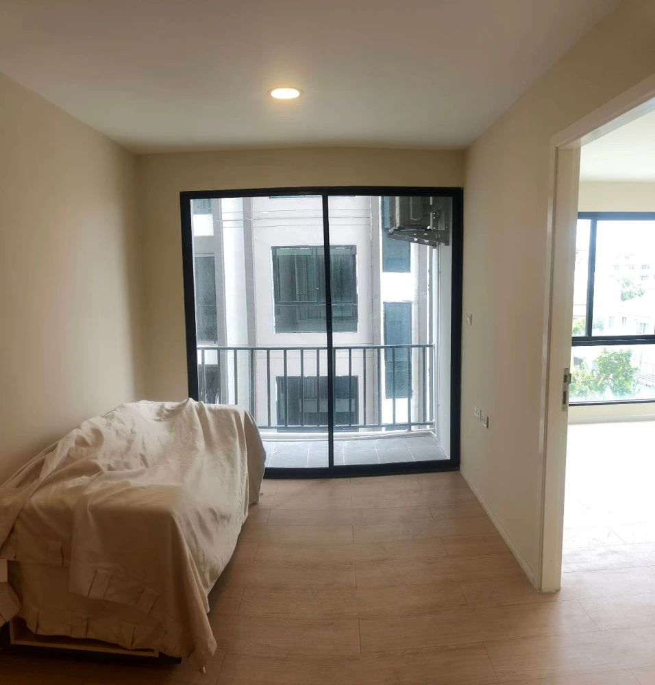 For sale: Modern condo at The Forest Rama 2-Eakchai, 4th floor. Unfurnished unit—a great place to live. Book now!