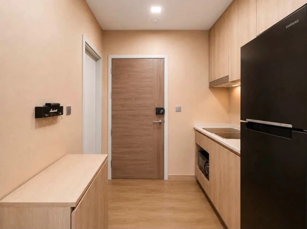 Selling Modiz Sukhumvit 50, unit on the 7th floor (a good height), fully furnished. Just bring your belongings and move in!
