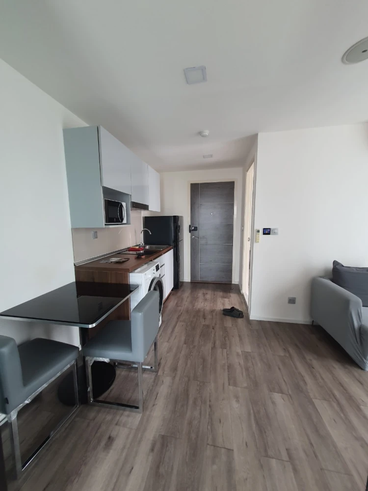 For sale: MODIZ Ratchada 32, corner room, top floor, open view, no buildings blocking the view, fully furnished condo, ready to move in.