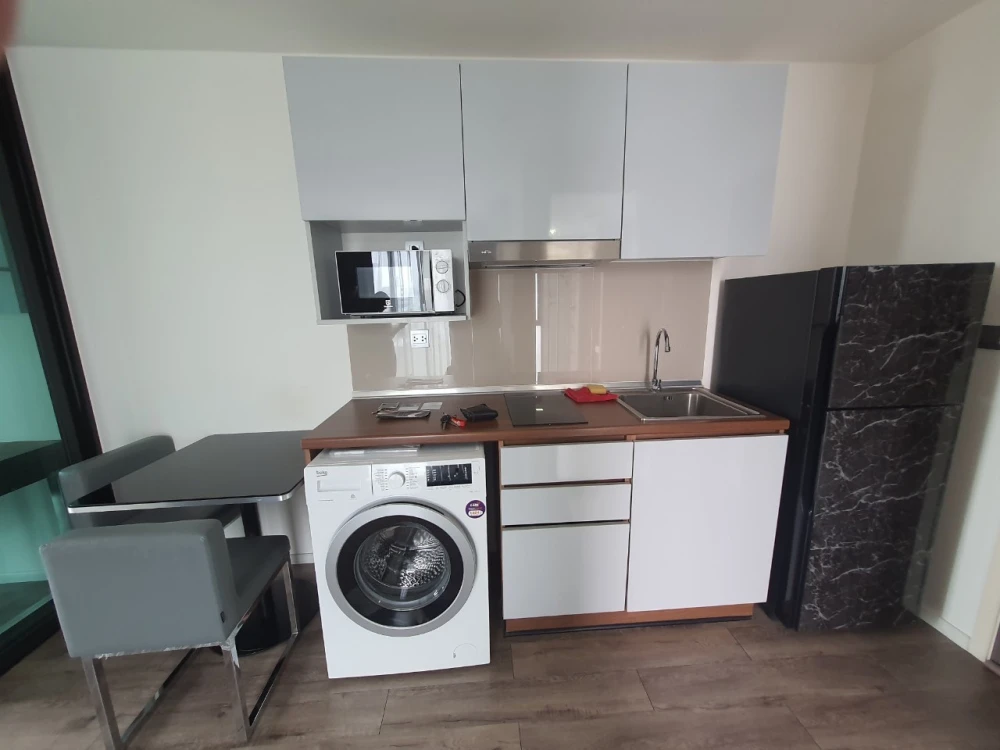 For sale: MODIZ Ratchada 32, corner room, top floor, open view, no buildings blocking the view, fully furnished condo, ready to move in.
