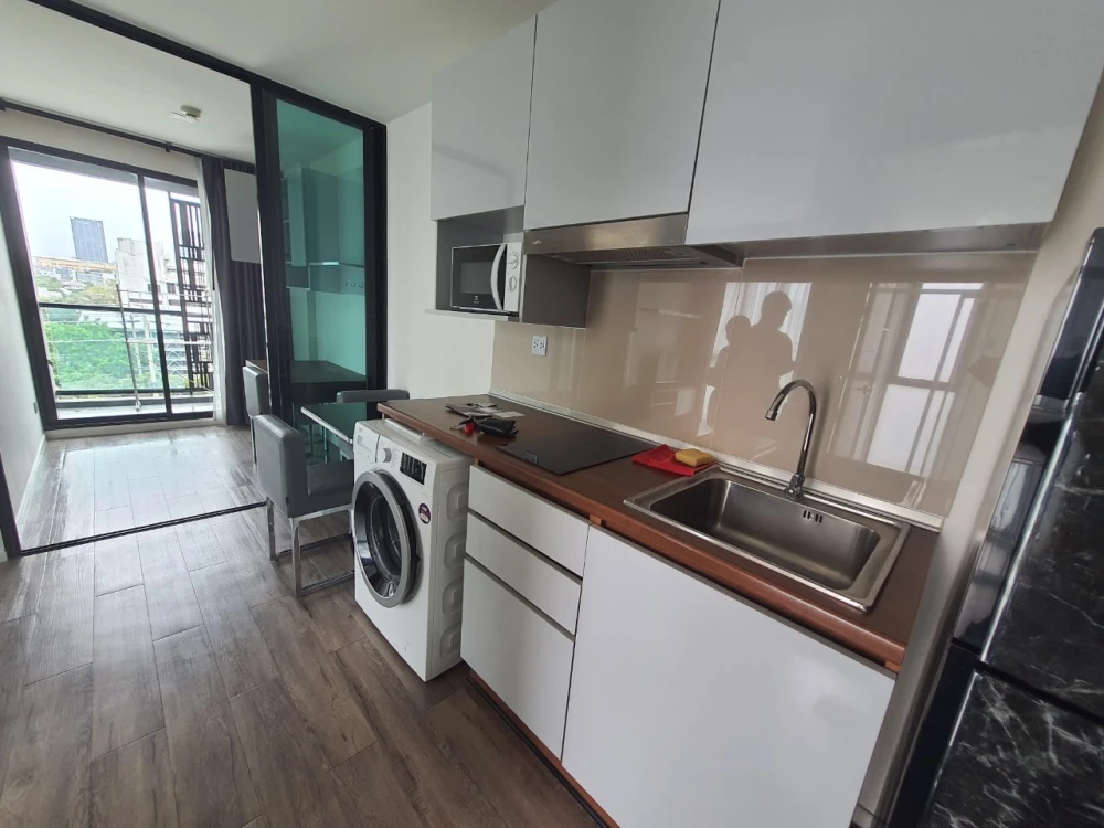 For sale: MODIZ Ratchada 32, corner room, top floor, open view, no buildings blocking the view, fully furnished condo, ready to move in.