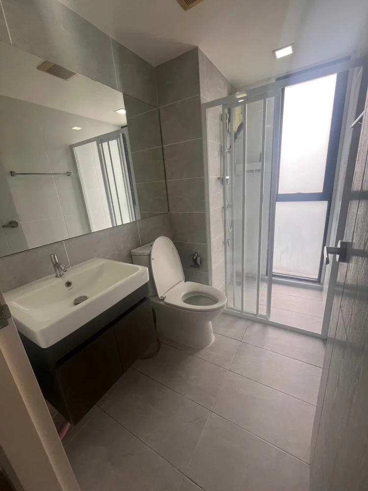 For sale: MODIZ Ratchada 32, corner room, top floor, open view, no buildings blocking the view, fully furnished condo, ready to move in.