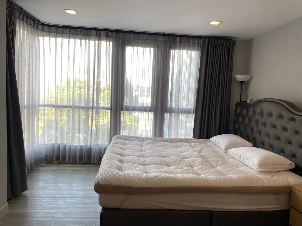 For sale: Moniiq Sukhumvit 64, 4th floor, corner room, swimming pool view. If interested, hurry and reserve now. Don't miss out!