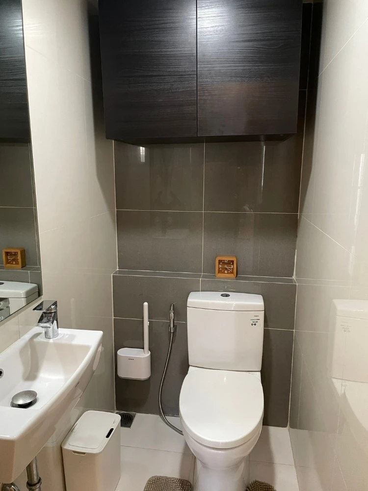 For sale: Moniiq Sukhumvit 64, 4th floor, corner room, swimming pool view. If interested, hurry and reserve now. Don't miss out!