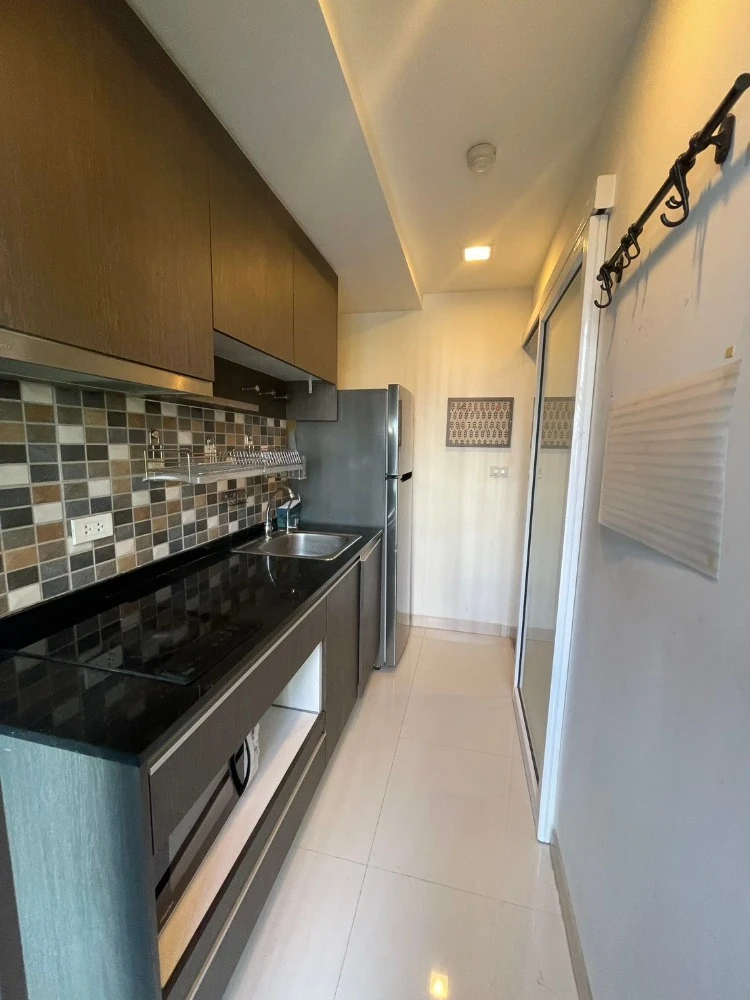 For sale: Moniiq Sukhumvit 64, 4th floor, corner room, swimming pool view. If interested, hurry and reserve now. Don't miss out!