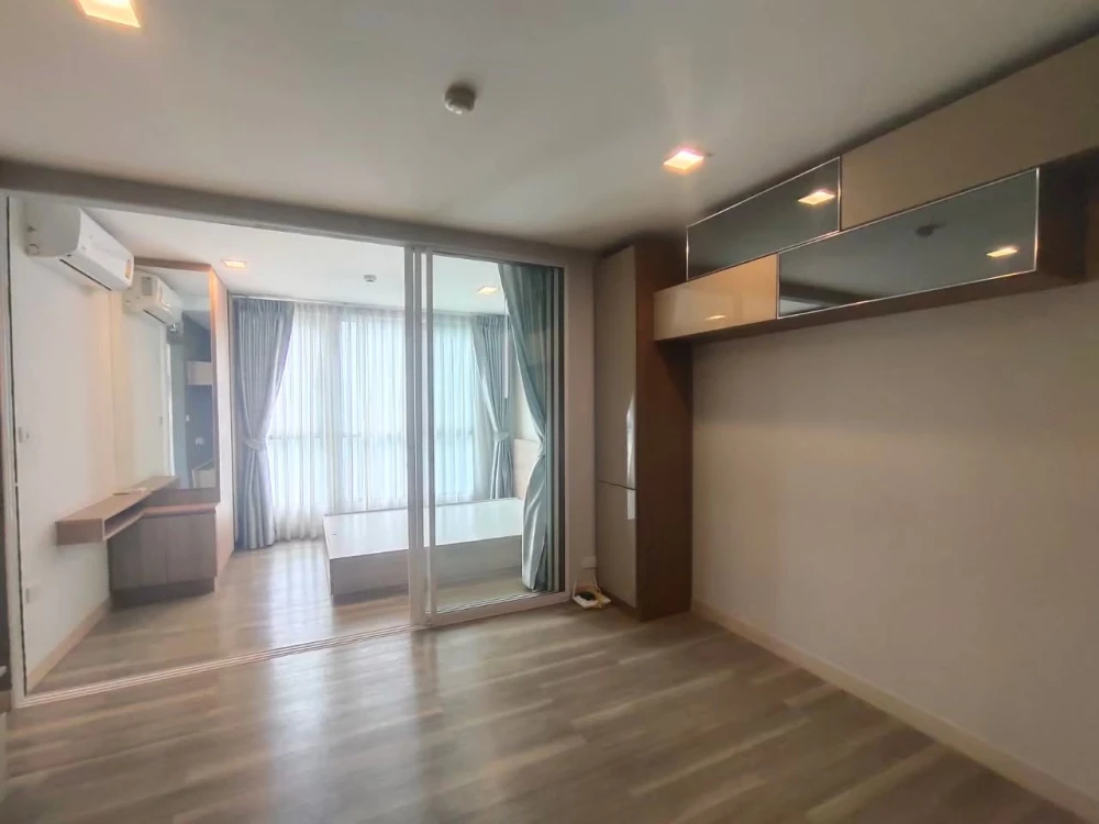 Selling Moniiq Sukhumvit 64, 5th floor unit, high-quality built-in furniture. Don't miss this opportunity!