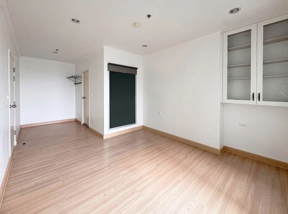 For sale: Motif Condo Sathorn – Wongwian Yai, spacious room, lots of usable space, empty room, good location, reserve now!