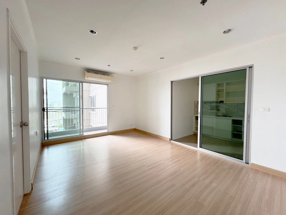 For sale: Motif Condo Sathorn – Wongwian Yai, spacious room, lots of usable space, empty room, good location, reserve now!