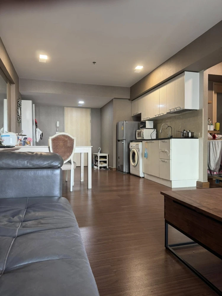 For sale: My Resort Bangkok, 2 bedrooms, 1 bathroom, fully furnished, city view, wallpaper throughout the room, don't miss out.