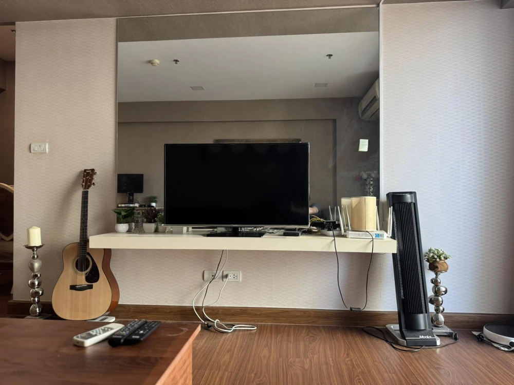For sale: My Resort Bangkok, 2 bedrooms, 1 bathroom, fully furnished, city view, wallpaper throughout the room, don't miss out.