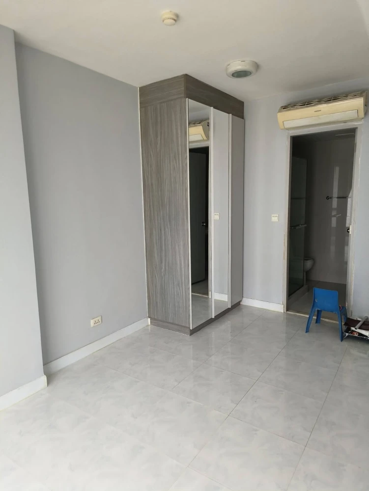 Selling a My Story condo at Ladprao 71. The kitchen and living room are separated. Size: 33 sq m. Comfortable and spacious. Reservation required.