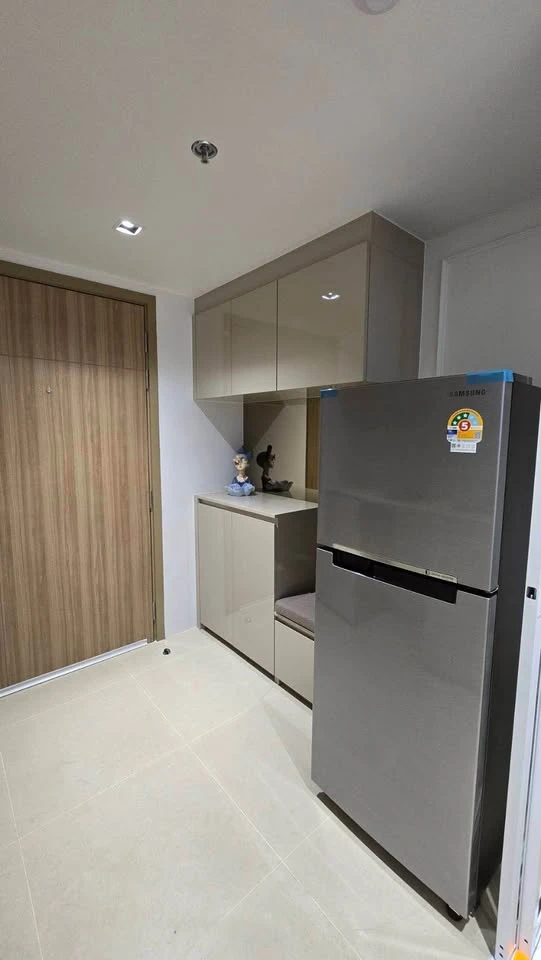 For sale: Na Reva Charoen Nakhon Loft room, high ceiling, airy, fully furnished, quality selected items, reserve now.