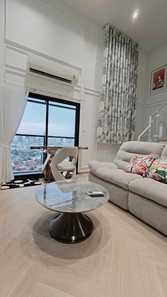 For sale: Na Reva Charoen Nakhon Loft room, high ceiling, airy, fully furnished, quality selected items, reserve now.