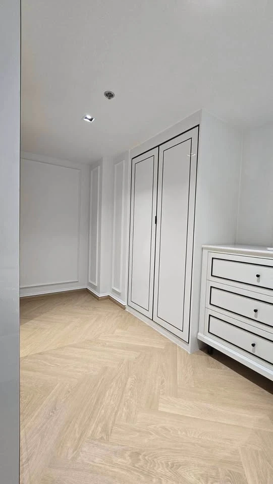 For sale: Na Reva Charoen Nakhon Loft room, high ceiling, airy, fully furnished, quality selected items, reserve now.