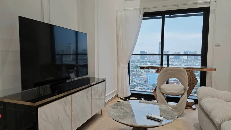 For sale: Na Reva Charoen Nakhon Loft room, high ceiling, airy, fully furnished, quality selected items, reserve now.