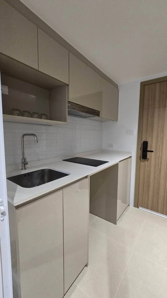 For sale: Na Reva Charoen Nakhon Loft room, high ceiling, airy, fully furnished, quality selected items, reserve now.