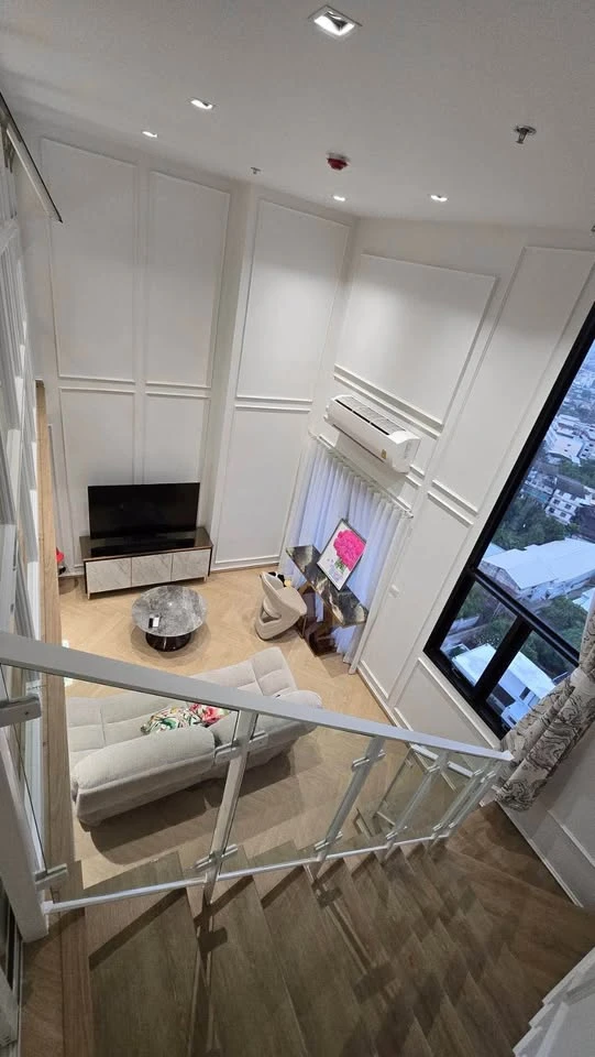 For sale: Na Reva Charoen Nakhon Loft room, high ceiling, airy, fully furnished, quality selected items, reserve now.