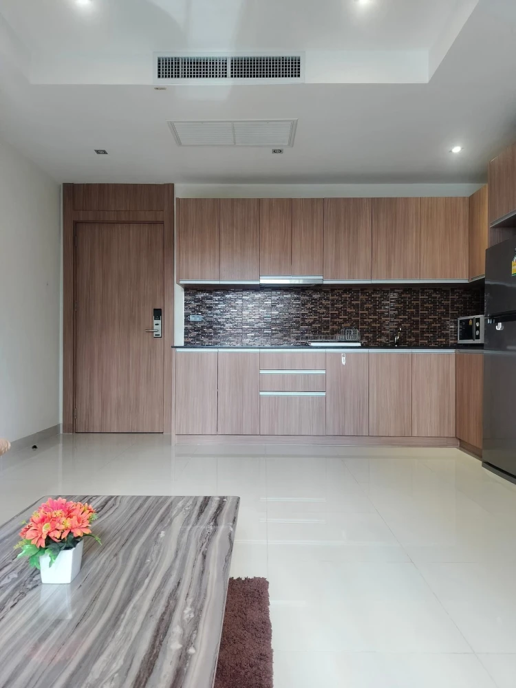 For sale: Nam Talay Condominium, spacious room, lots of usable space, decorated in a controlled tone, complete with amenities. Don't miss out!