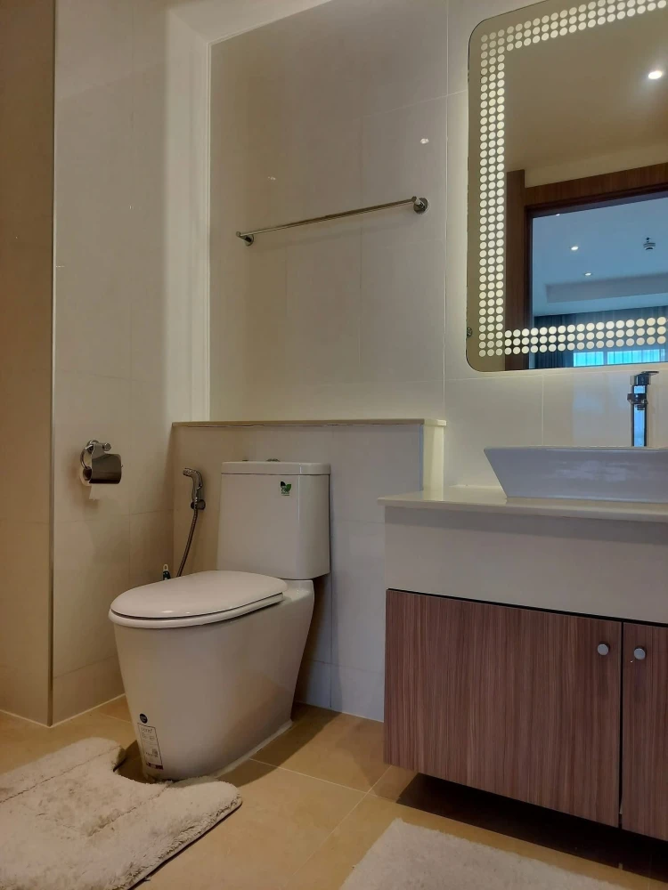 For sale: Nam Talay Condominium, spacious room, lots of usable space, decorated in a controlled tone, complete with amenities. Don't miss out!