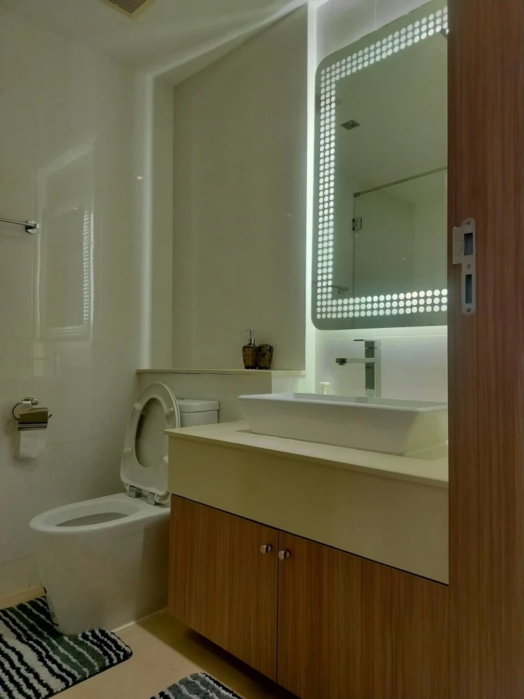 For sale: Nam Talay Condominium, spacious room, lots of usable space, decorated in a controlled tone, complete with amenities. Don't miss out!