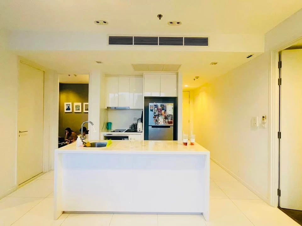 For sale Nara 9 has 2 bedrooms, 2 bathrooms, corner room, 23rd floor, city view, very airy, I must say you must book.