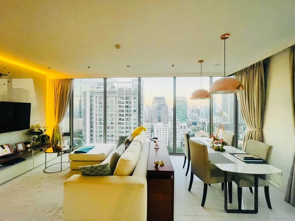For sale Nara 9 has 2 bedrooms, 2 bathrooms, corner room, 23rd floor, city view, very airy, I must say you must book.