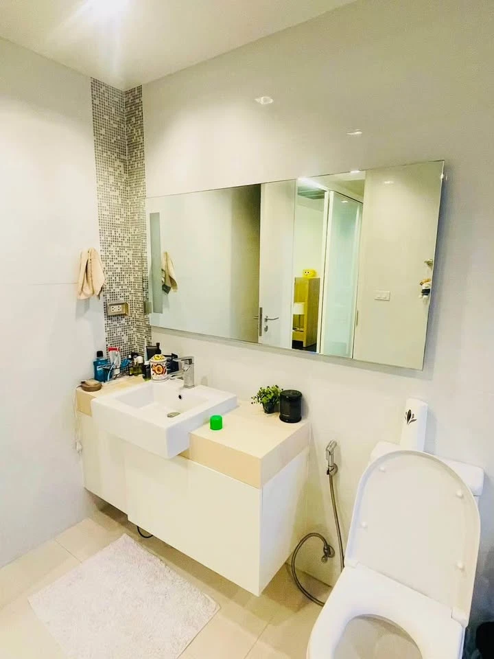 For sale Nara 9 has 2 bedrooms, 2 bathrooms, corner room, 23rd floor, city view, very airy, I must say you must book.
