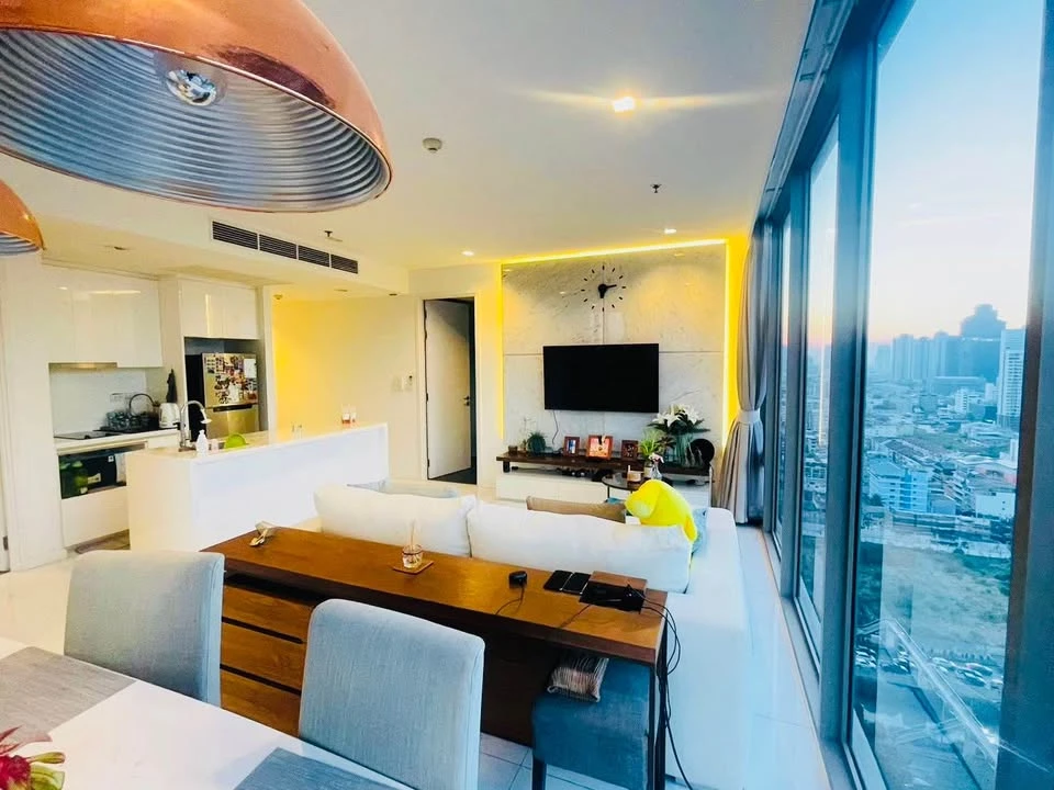 For sale Nara 9 has 2 bedrooms, 2 bathrooms, corner room, 23rd floor, city view, very airy, I must say you must book.