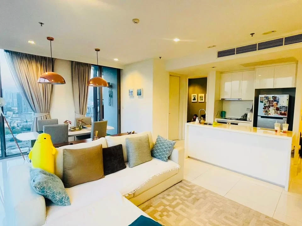 For sale Nara 9 has 2 bedrooms, 2 bathrooms, corner room, 23rd floor, city view, very airy, I must say you must book.