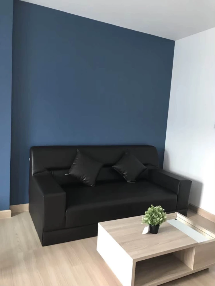 Selling Niche id Serithai-Wongwaen condo, beautifully decorated and fully furnished, with pool view. Book now!