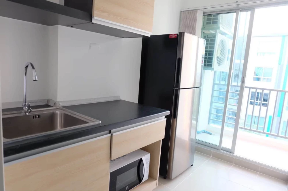 Selling Niche id Serithai-Wongwaen condo, beautifully decorated and fully furnished, with pool view. Book now!