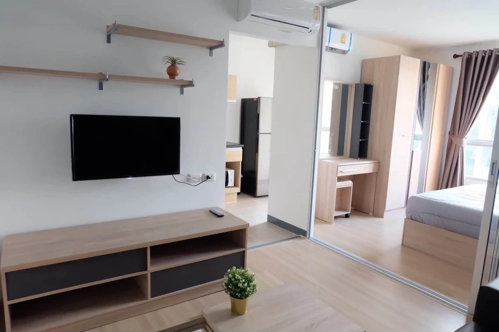 Selling Niche id Serithai-Wongwaen condo, beautifully decorated and fully furnished, with pool view. Book now!