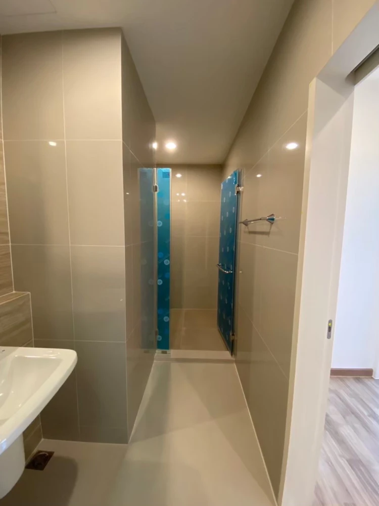 Selling Niche Mono Charoen Nakorn, 2 bedrooms, spacious living area, fully furnished, beautiful Chao Phraya River view. Book now!