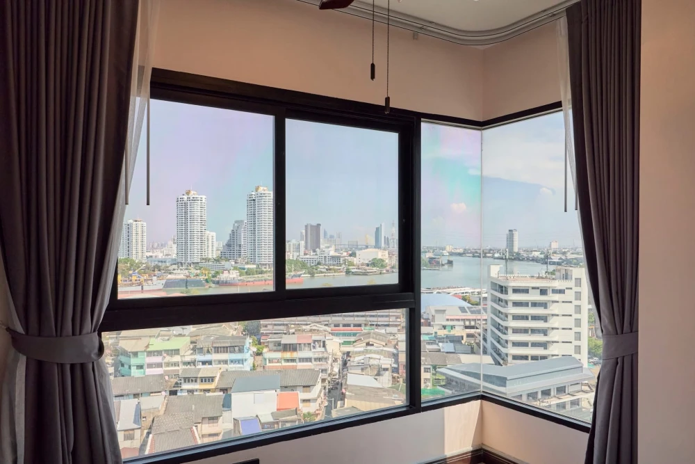 Selling Niche Mono Charoen Nakorn, corner unit with Chao Phraya river bend view, second largest type in the project, 60 sq.m. Book now!