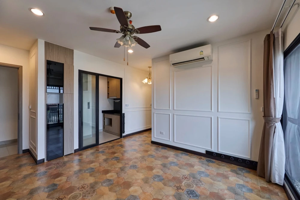 Selling Niche Mono Charoen Nakorn, corner unit with Chao Phraya river bend view, second largest type in the project, 60 sq.m. Book now!