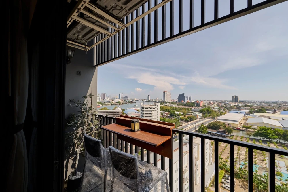 Selling Niche Mono Charoen Nakorn, corner unit with Chao Phraya river bend view, second largest type in the project, 60 sq.m. Book now!