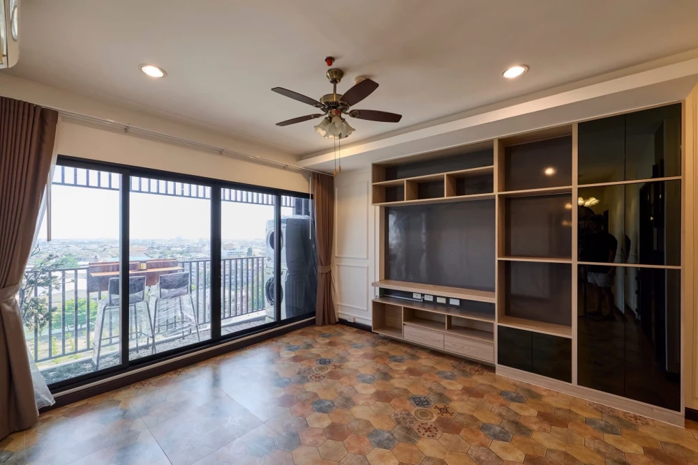 Selling Niche Mono Charoen Nakorn, corner unit with Chao Phraya river bend view, second largest type in the project, 60 sq.m. Book now!