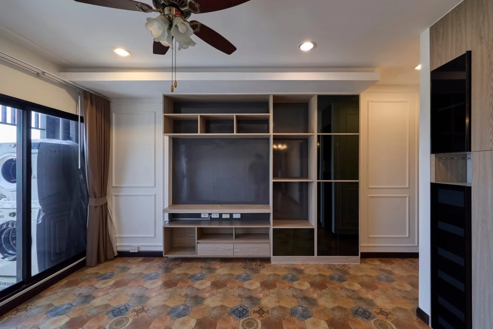 Selling Niche Mono Charoen Nakorn, corner unit with Chao Phraya river bend view, second largest type in the project, 60 sq.m. Book now!