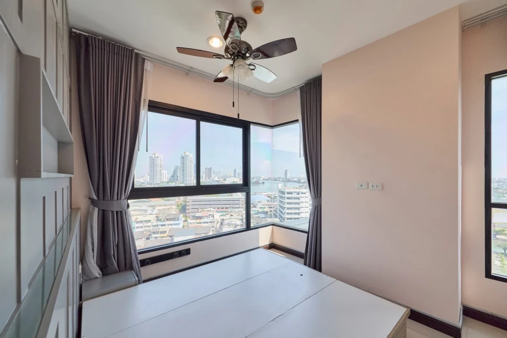 Selling Niche Mono Charoen Nakorn, corner unit with Chao Phraya river bend view, second largest type in the project, 60 sq.m. Book now!