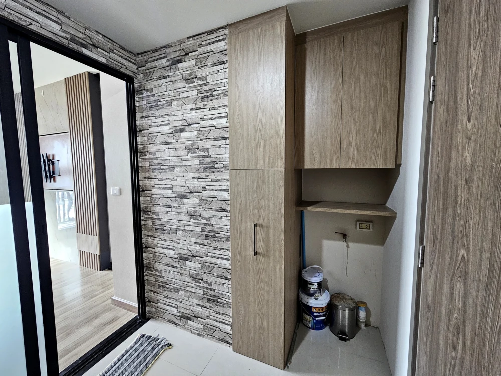 For sale: Niche Mono Sukhumvit-Bearing, 16th floor (corner room), built-in furniture throughout the room, just bring your own luggage and move in.