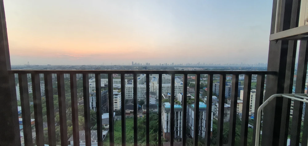 For sale: Niche Mono Sukhumvit-Bearing, 16th floor (corner room), built-in furniture throughout the room, just bring your own luggage and move in.