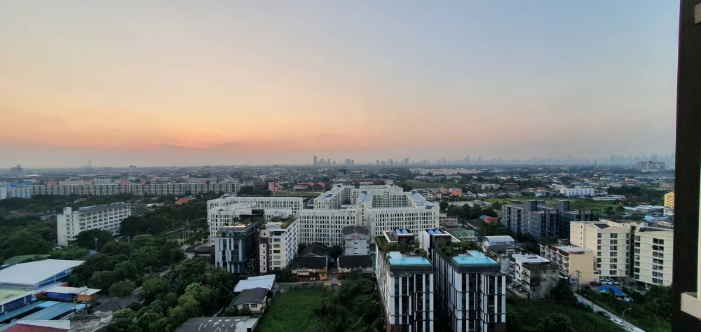For sale: Niche Mono Sukhumvit-Bearing, 16th floor (corner room), built-in furniture throughout the room, just bring your own luggage and move in.