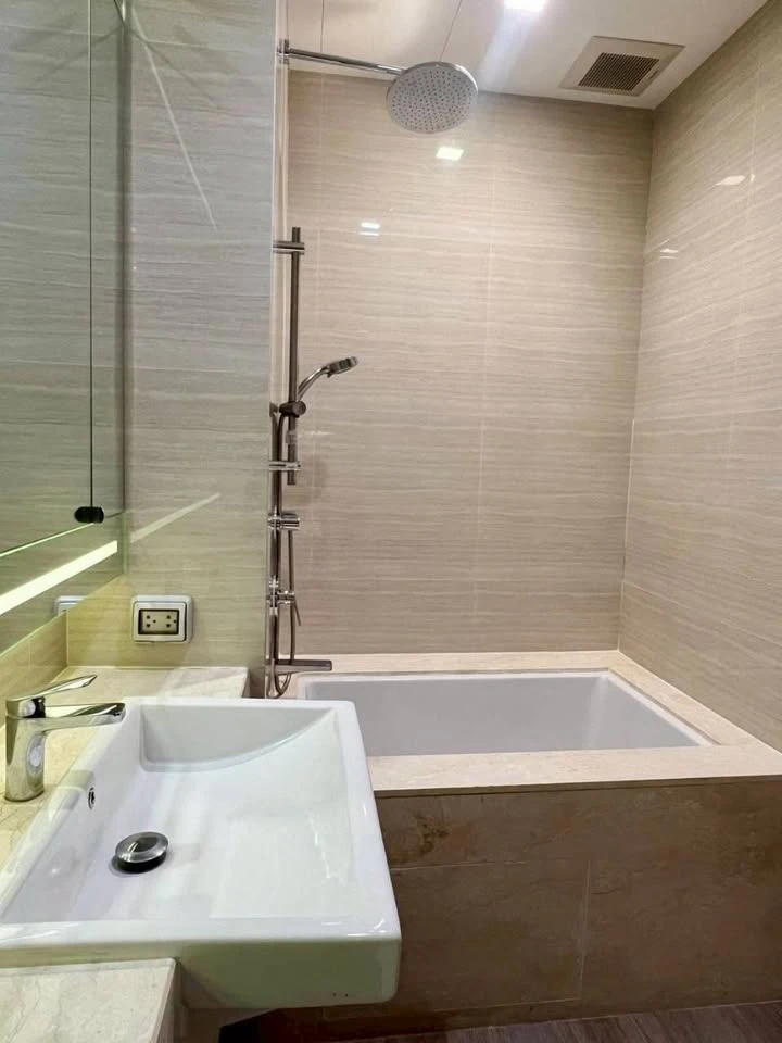 For sale: Noble Be Sukhumvit 33, 8th floor, beautiful room, nice to live in, fully furnished. Interested in owning one? Hurry and reserve now!