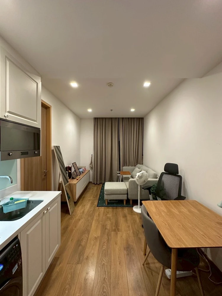For sale: Noble BE Sukhumvit 33, spacious and comfortable room with bathtub, fully furnished and ready to move in.