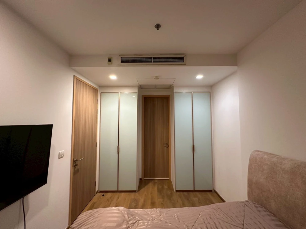 For sale: Noble BE Sukhumvit 33, spacious and comfortable room with bathtub, fully furnished and ready to move in.