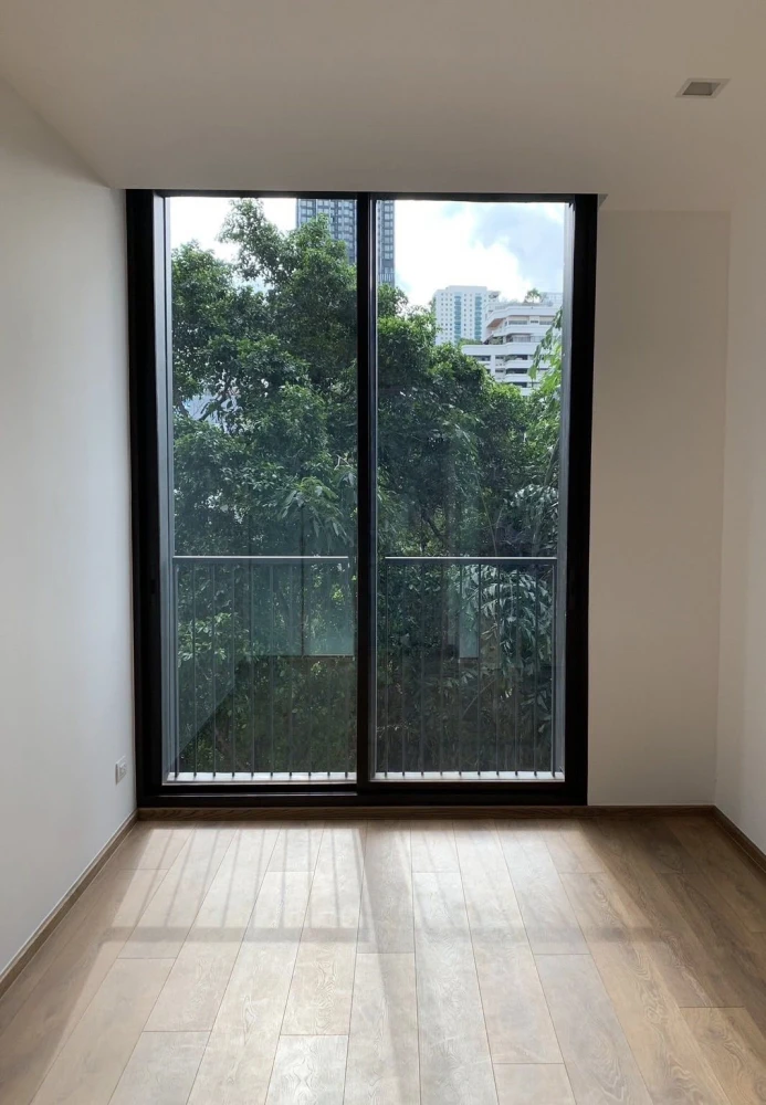 For sale: Noble BE Sukhumvit 33, spacious and comfortable room with bathtub, fully furnished and ready to move in.