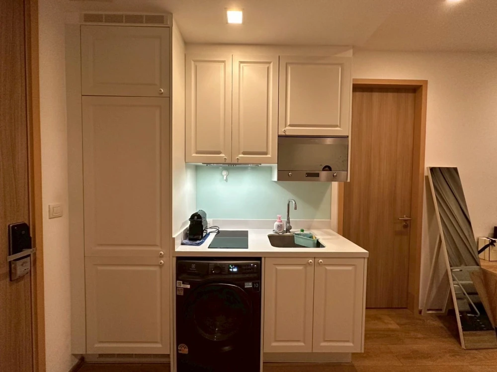 For sale: Noble BE Sukhumvit 33, spacious and comfortable room with bathtub, fully furnished and ready to move in.